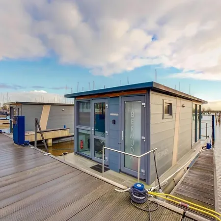 Modern Houseboat In Marina Of Volendam Hotel Exterior photo