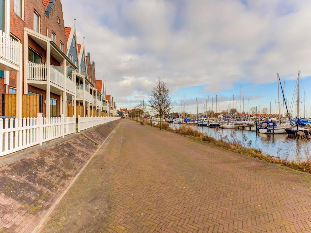 Botel Modern Houseboat In Marina Of *